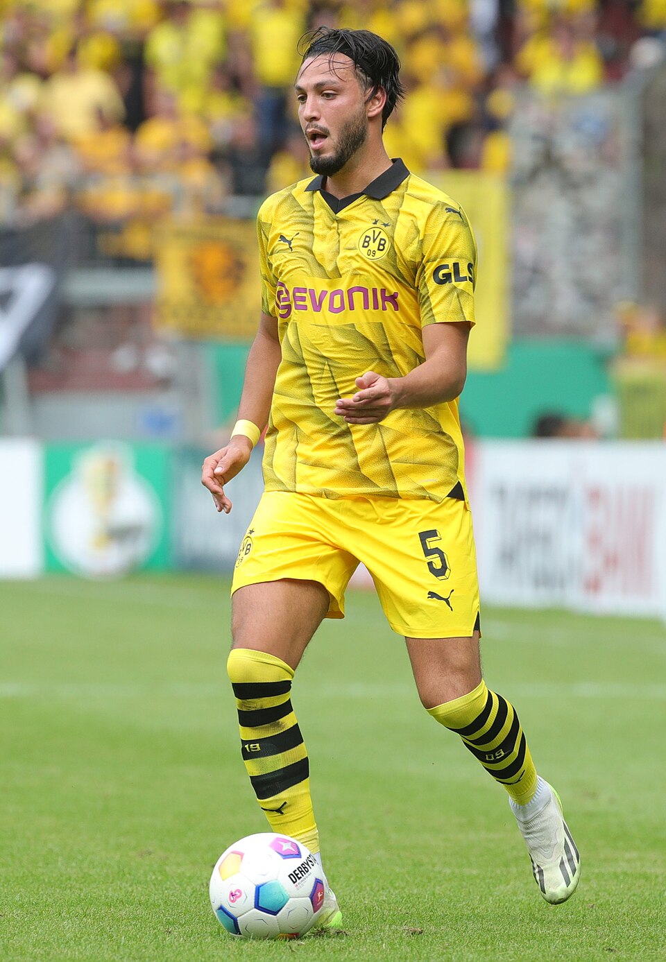 Ramy Bensebaini, press photo