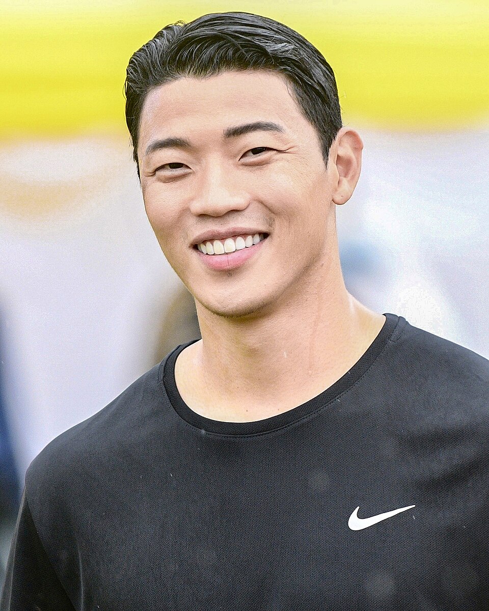 Hwang Hee-Chan, press photo
