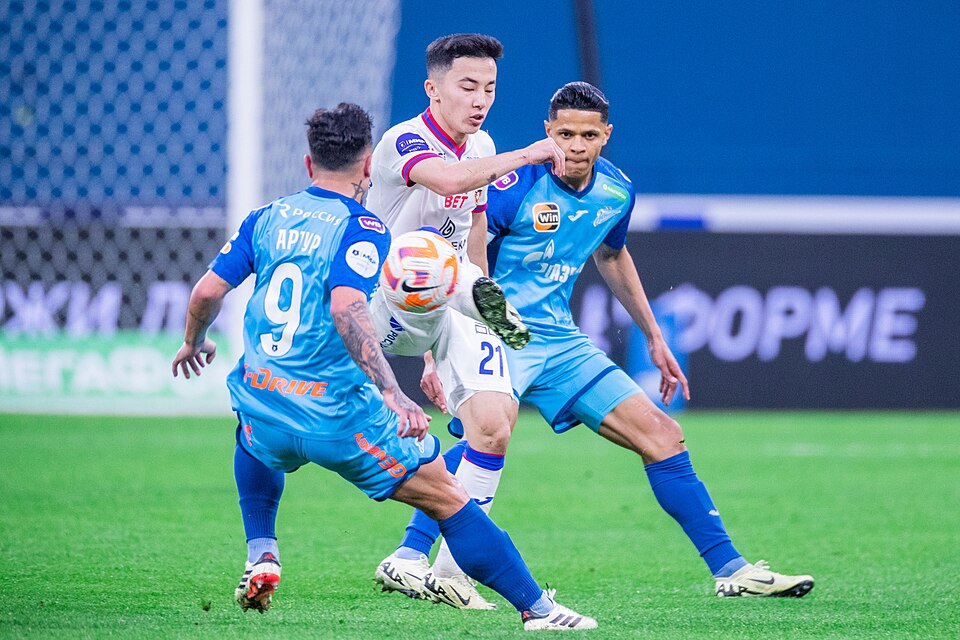 Douglas Santos, press photo